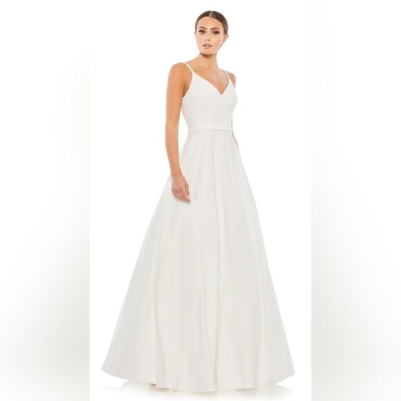 Mac Duggal CLASSIC A-LINE V-NECK BALLGOWN NWT size 8 white (48855) - Picture 1 of 6